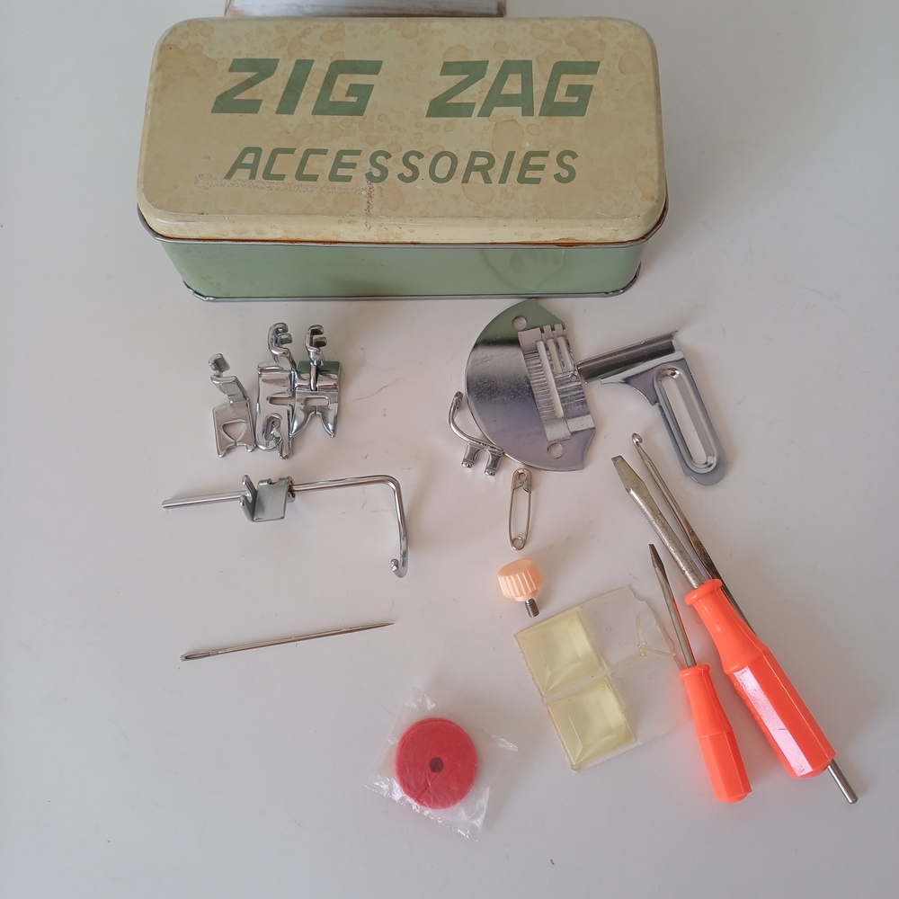 Zig Zag Accessories Sewing Kit with Tools